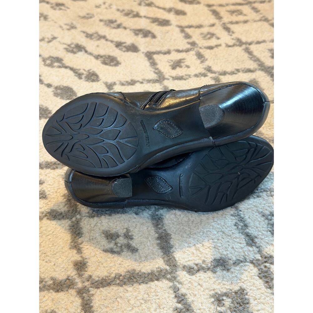 Born Womens Black Leather Ankle Booties Side Zip Stacked Heel Shooties Size 8 - Picture 9 of 14